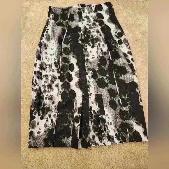 Worthington Black White Midi Skirt Size 2P 26" Waist Snake  #R448 - Picture 3 of 5